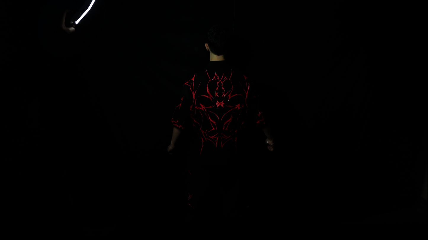 Camiseta Oversized-Crimson Veil